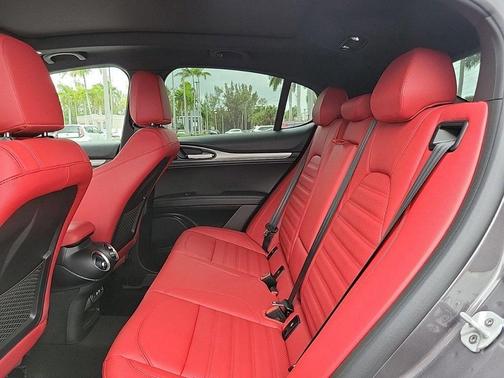 2025 Alfa Romeo Stelvio Base