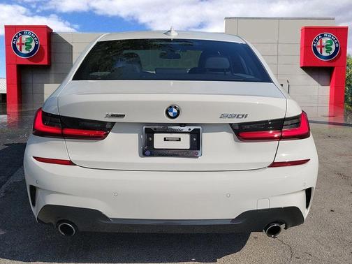 2021 BMW 330 i xDrive