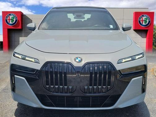 2023 BMW 740 i