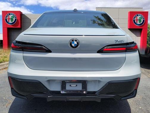 2023 BMW 740 i