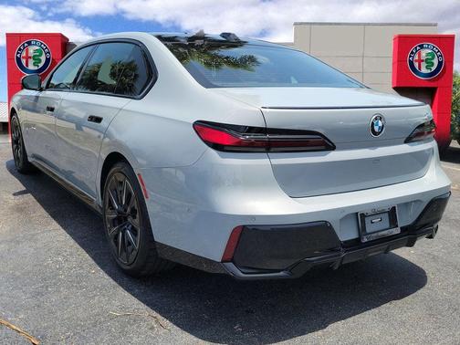 2023 BMW 740 i