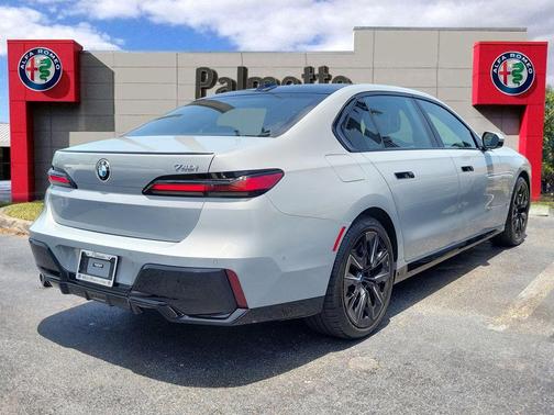2023 BMW 740 i