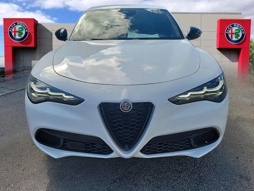 2025 Alfa Romeo Stelvio Base