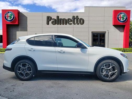 2025 Alfa Romeo Stelvio Base