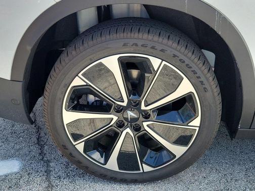 2025 VinFast VF 8 Plus