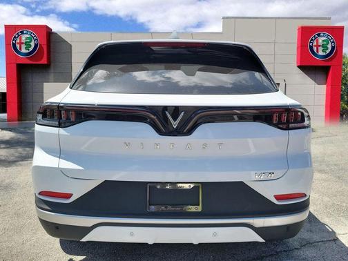 2025 VinFast VF 8 Plus