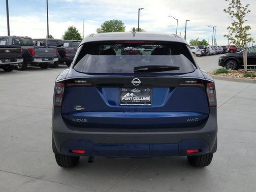 Deep Blue Pearl/Gun Metallic 2025 Nissan Kicks SV