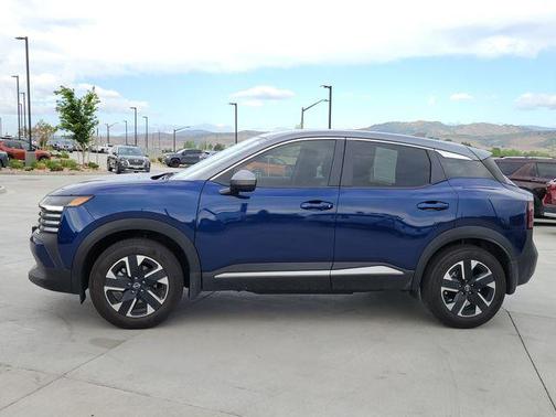 Deep Blue Pearl/Gun Metallic 2025 Nissan Kicks SV