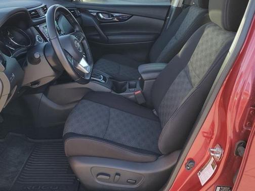 2020 Nissan Rogue Sport SV