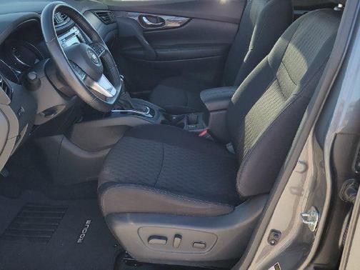 Gun Metallic 2018 Nissan Rogue SV