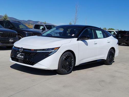 Aspen White Tricoat/Super Black 2026 Nissan Sentra SR