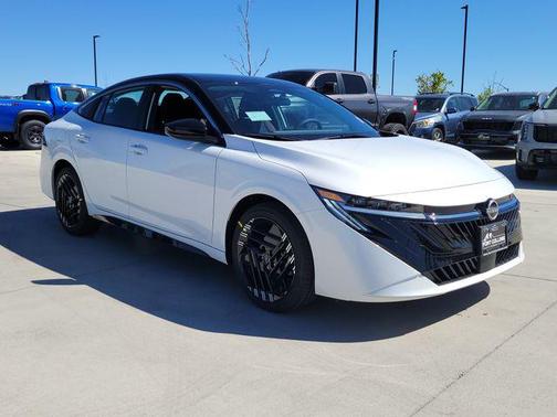 Aspen White Tricoat/Super Black 2026 Nissan Sentra SR