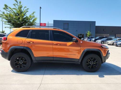 Mango Tango Pearlcoat 2016 Jeep Cherokee Trailhawk