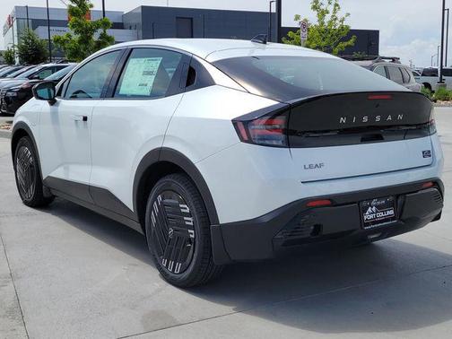 Everest White Pearl Tricoat 2026 Nissan Leaf S+