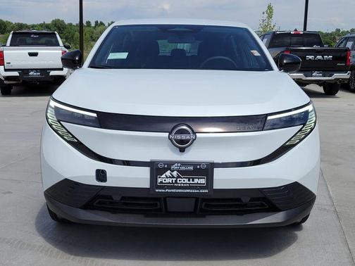 Everest White Pearl Tricoat 2026 Nissan Leaf S+