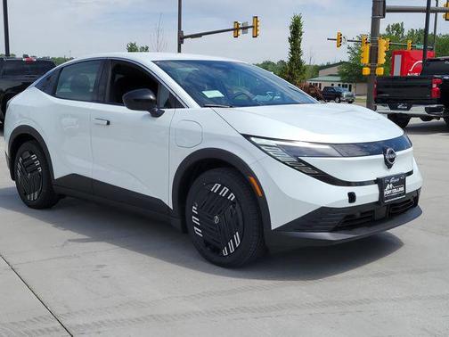Everest White Pearl Tricoat 2026 Nissan Leaf S+