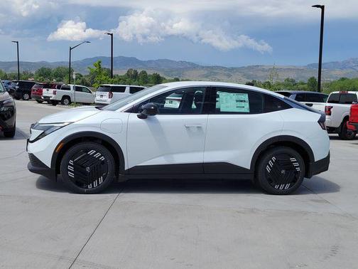 Everest White Pearl Tricoat 2026 Nissan Leaf S+