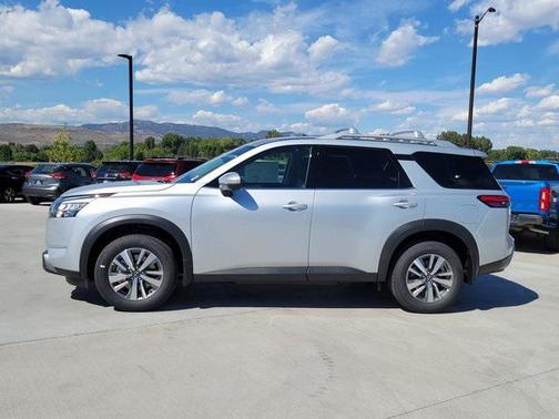 2025 Nissan Pathfinder SL 4WD