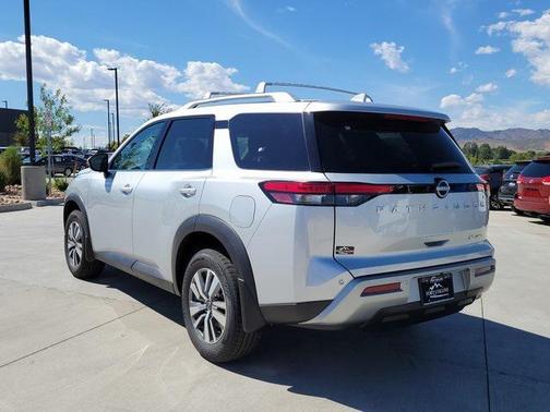 2025 Nissan Pathfinder SL 4WD