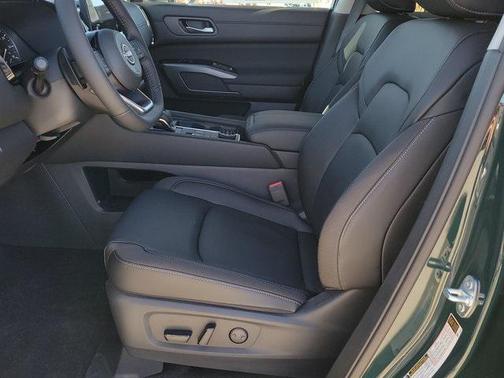 2025 Nissan Pathfinder SL 4WD
