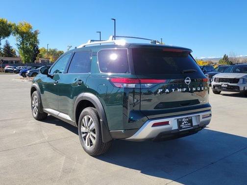 2025 Nissan Pathfinder SL 4WD