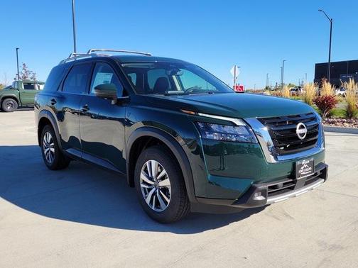 2025 Nissan Pathfinder SL 4WD