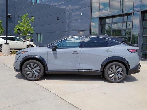 2025 Nissan ARIYA PLATINUM+