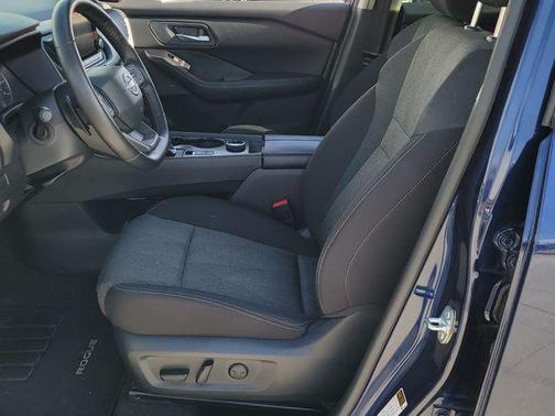 Deep Ocean Blue Pearl 2025 Nissan Rogue SV