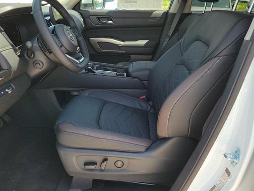 2025 Nissan Pathfinder Platinum 4WD