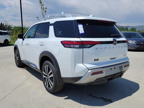 2025 Nissan Pathfinder Platinum 4WD