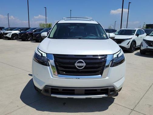 2025 Nissan Pathfinder Platinum 4WD
