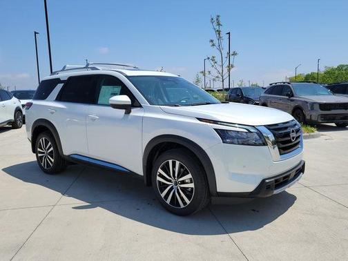 2025 Nissan Pathfinder Platinum 4WD