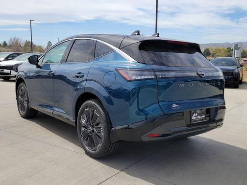 Aurora Blue Pearl Metallic/Super Black 2026 Nissan Murano Platinum
