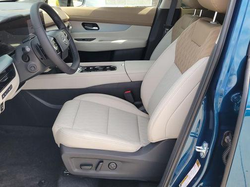 Aurora Blue Pearl Metallic/Super Black 2026 Nissan Murano Platinum