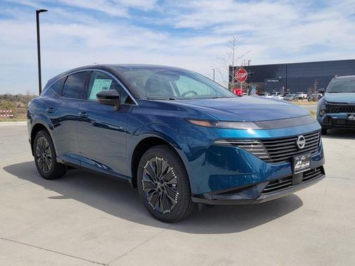 Aurora Blue Pearl Metallic/Super Black 2026 Nissan Murano Platinum