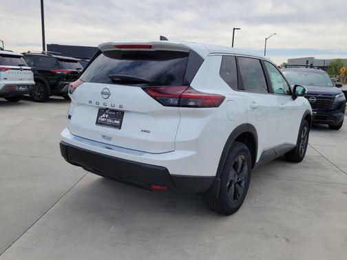 Everest White Pearl Tricoat 2026 Nissan Rogue SV
