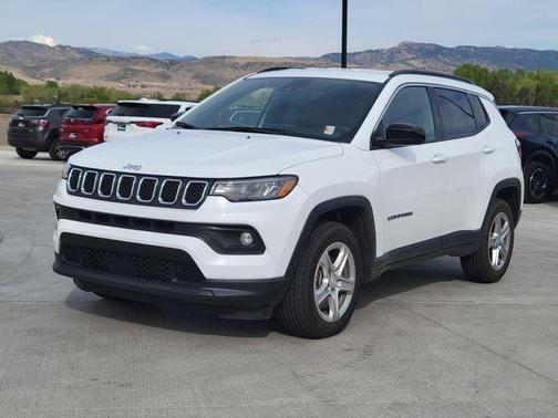 Bright White Clearcoat 2024 Jeep Compass Latitude