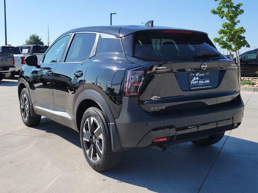 Super Black 2025 Nissan Kicks SV