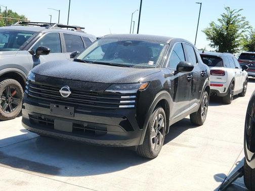 Super Black 2025 Nissan Kicks SV
