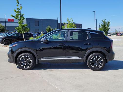 Super Black 2025 Nissan Kicks SV