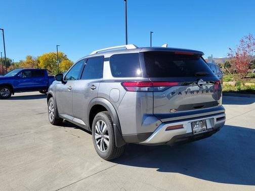 2025 Nissan Pathfinder SL 4WD