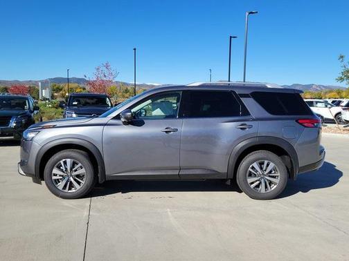 2025 Nissan Pathfinder SL 4WD