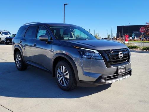 2025 Nissan Pathfinder SL 4WD