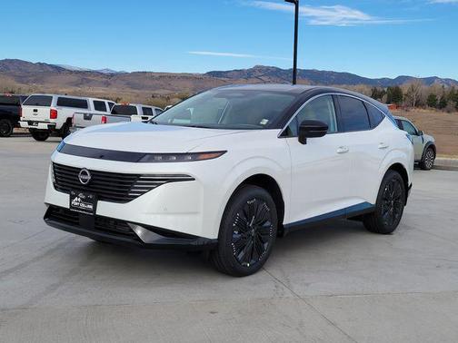 Everest White Pearl Tricoat/Super Black 2026 Nissan Murano Platinum