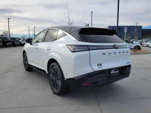 Everest White Pearl Tricoat/Super Black 2026 Nissan Murano Platinum