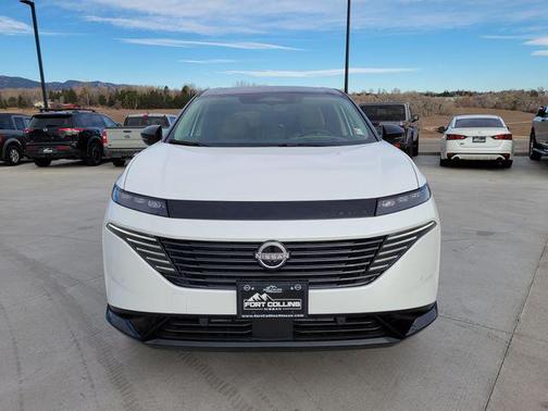 Everest White Pearl Tricoat/Super Black 2026 Nissan Murano Platinum