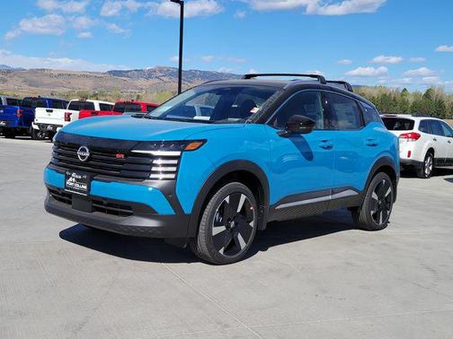 Arctic Ice Blue Metallic/Super Black 2026 Nissan Kicks SR