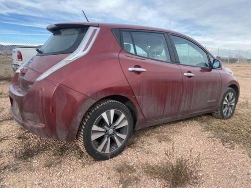 Photo 4 of 31 of 2015 Nissan Leaf SV