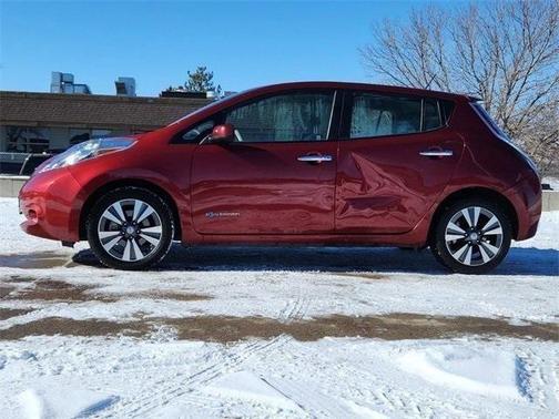 Photo 3 of 31 of 2015 Nissan Leaf SV