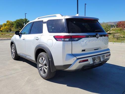 2025 Nissan Pathfinder SL 4WD